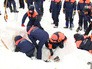 Спасатели МЧС на месте схода лавины Спасатели МЧС на месте схода лавины