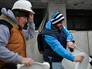 Болельщики тестируют на прочность новые кресла на стадионе "Динамо" Болельщики тестируют на прочность новые кресла на стадионе "Динамо"
