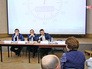 Чиновники на встрече с жителями Чиновники на встрече с жителями
