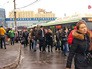 Пассажиры у станции метро "Петровско-Разумовская" Пассажиры у станции метро "Петровско-Разумовская"