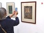 Посетители художественной выставки Посетители художественной выставки