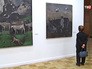 Посетители художественной выставки Посетители художественной выставки