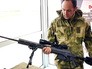 Украинский военный держит винтовку Мосина Украинский военный держит винтовку Мосина