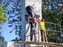 Демонтаж памятника советскому генералу Черняховскому в Польше Демонтаж памятника советскому генералу Черняховскому в Польше