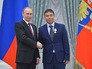 Президент России Владимир Путин и гражданин Киргизии Марат Исаев на церемонии вручения государственных наград и присвоения почетных званий Президент России Владимир Путин и гражданин Киргизии Марат Исаев на церемонии вручения государственных наград и присвоения почетных званий