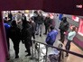 Полиция проводит рейд в ночном клубе Полиция проводит рейд в ночном клубе
