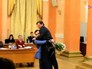 Заместителя губернатора Одесской области выносят на руках с трибуны в здании администрации Заместителя губернатора Одесской области выносят на руках с трибуны в здании администрации