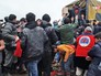 Давка мигрантов за гуманитарную помощь Давка мигрантов за гуманитарную помощь