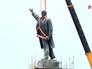 Демонтаж памятника Ленину в Запорожье Демонтаж памятника Ленину в Запорожье