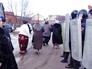 Спецназ полиции держит оцепление цыганском поселке Спецназ полиции держит оцепление цыганском поселке