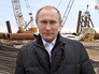 Президент России Владимир Путин во время осмотра района строительства Крымского моста Президент России Владимир Путин во время осмотра района строительства Крымского моста