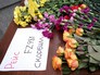 Цветы у представительства Ростовской области в Москве в память о погибших при крушении самолета Boeing 737-800 в Ростове-на-Дону Цветы у представительства Ростовской области в Москве в память о погибших при крушении самолета Boeing 737-800 в Ростове-на-Дону