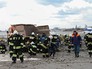 Сотрудники МЧС России расчищают взлетно-посадочную полосу аэропорта Ростова-на-Дону от обломков потерпевшего крушение самолета Boeing 737-800 Сотрудники МЧС России расчищают взлетно-посадочную полосу аэропорта Ростова-на-Дону от обломков потерпевшего крушение самолета Boeing 737-800