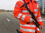 Сотрудник полиции у аэропорта в Брюсселе, где произошел взрыв Сотрудник полиции у аэропорта в Брюсселе, где произошел взрыв