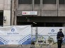 Полицейский обеспечивает безопасность в Брюсселе Полицейский обеспечивает безопасность в Брюсселе
