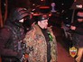 Ведут задержанного подозреваемого в стрельбе Ведут задержанного подозреваемого в стрельбе