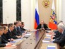 Президент России Владимир Путин на совещании с постоянными членами Совета Безопасности Президент России Владимир Путин на совещании с постоянными членами Совета Безопасности