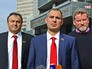 Лидер партии "Коммунисты России" Максим Сурайкин (в центре) Лидер партии "Коммунисты России" Максим Сурайкин (в центре)