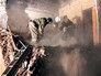 Спасатели разбирают завалы Спасатели разбирают завалы