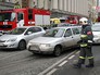 Пожарные перекрывают автомобильное движение в районе возгорания Пожарные перекрывают автомобильное движение в районе возгорания