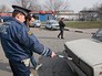 Сотрудники ГИБДД задерживают грязные автомобили в рамках акции "Чистый автомобиль" Сотрудники ГИБДД задерживают грязные автомобили в рамках акции "Чистый автомобиль"