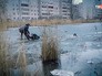 Спасение мужчин провалившихся под лед в Великом Новгороде Спасение мужчин провалившихся под лед в Великом Новгороде