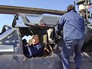 Пилот военного вертолета и техник Пилот военного вертолета и техник