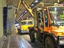 Коммунальщики моют тоннель Коммунальщики моют тоннель