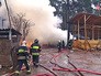 Пожарные на месте возгорания склада Пожарные на месте возгорания склада