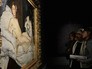 Посетители рассматривают картину "Олимпия" Эдуарда Мане Посетители рассматривают картину "Олимпия" Эдуарда Мане