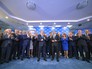 Президент России Владимир Путин и председатель правительства РФ Дмитрий Медведев во время встречи в Москве с участниками предварительного голосования партии "Единая Россия" Президент России Владимир Путин и председатель правительства РФ Дмитрий Медведев во время встречи в Москве с участниками предварительного голосования партии "Единая Россия"