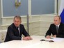 Президент России Владимир Путин и министр обороны РФ Сергей Шойгу во время доклада в режиме видеоконференции начальника инженерных войск Президент России Владимир Путин и министр обороны РФ Сергей Шойгу во время доклада в режиме видеоконференции начальника инженерных войск