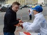 Волонтеры раздают георгиевские ленточки в центре Москвы в рамках акции "Георгиевская ленточка" Волонтеры раздают георгиевские ленточки в центре Москвы в рамках акции "Георгиевская ленточка"