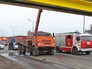 Автокран врезался в надземный переход Автокран врезался в надземный переход