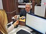 Мужчина записывается на участие в акции "Бессмертный полк" Мужчина записывается на участие в акции "Бессмертный полк"