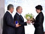 Владимир Путин вручил большую серебряную медаль члену этнографической комиссии Русского географического общества Екатерине Хуторской Владимир Путин вручил большую серебряную медаль члену этнографической комиссии Русского географического общества Екатерине Хуторской