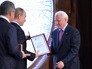 Владимир Путин вручил большую золотую медаль вице-президенту РГО, президенту географического факультета МГУ имени М.В.Ломоносова, академику РАН Николаю Касимову Владимир Путин вручил большую золотую медаль вице-президенту РГО, президенту географического факультета МГУ имени М.В.Ломоносова, академику РАН Николаю Касимову