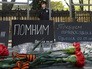 Сотрудник полиции у посольства Украины в Москве, где проходит акция в память о погибших при пожаре в одесском Доме профсоюзов Сотрудник полиции у посольства Украины в Москве, где проходит акция в память о погибших при пожаре в одесском Доме профсоюзов