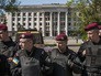 Кордон полиции около Дома профсоюзов в Одессе Кордон полиции около Дома профсоюзов в Одессе