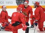 Игроки сборной России по хоккею во время тренировки накануне старта чемпионата мира 2016 в России Игроки сборной России по хоккею во время тренировки накануне старта чемпионата мира 2016 в России