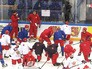 Игроки сборной России по хоккею во время тренировки накануне старта чемпионата мира 2016 в России Игроки сборной России по хоккею во время тренировки накануне старта чемпионата мира 2016 в России