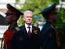 Мэр Москвы Сергей Собянин во время возложения цветов и венков к могиле Неизвестного Солдата в Александровском саду Мэр Москвы Сергей Собянин во время возложения цветов и венков к могиле Неизвестного Солдата в Александровском саду