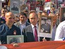 Владимир Путин возглавил шествие "Бессмертного полка" в Москве Владимир Путин возглавил шествие "Бессмертного полка" в Москве