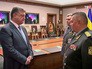 Петр Порошенко поздравляет силовиков за находку похищенных картин из музея в Вероне Петр Порошенко поздравляет силовиков за находку похищенных картин из музея в Вероне