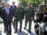 Владимир Путин осматривает военную технику Владимир Путин осматривает военную технику