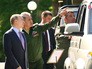 Владимир Путин и Сергей Шойгу осматривает военную технику Владимир Путин и Сергей Шойгу осматривает военную технику