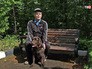 Собака-поводырь с хозяином Собака-поводырь с хозяином
