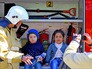 Спасатели МЧС устроили для детей "День безопасности" Спасатели МЧС устроили для детей "День безопасности"