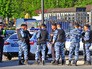 Сотрудники ОМОН у Хованского кладбища в Москве Сотрудники ОМОН у Хованского кладбища в Москве