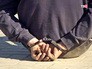 Задержанный в наручниках Задержанный в наручниках